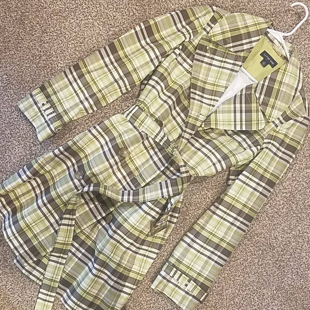 Gorgeous lined belted trench coat